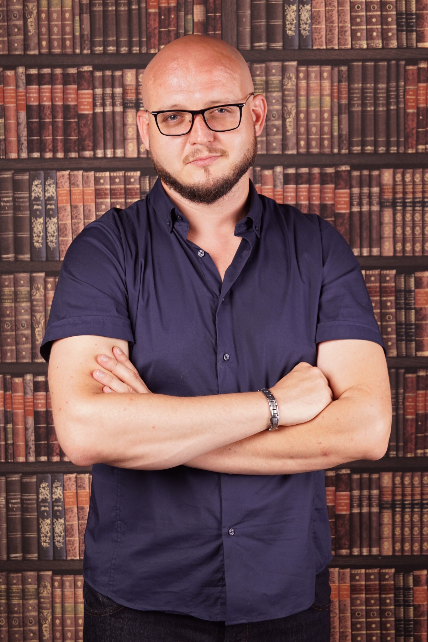 Volodymyr Kravchuk standing in front of a bookshelf